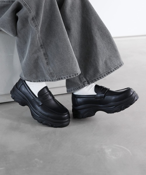 SOCCE(ソーシー)の「スニーカーソールコインローファー(ローファー・メンズ・ブラック・M/S/L)」の2枚目の写真