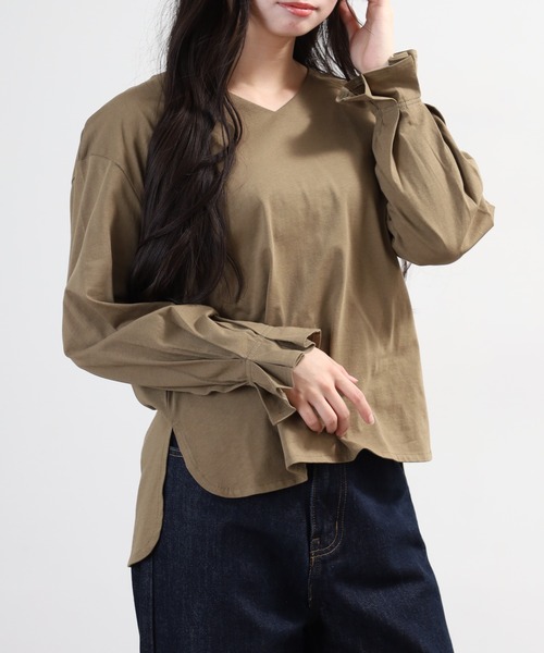 atONE(アットワン)の「タックスリーブVネックカットソー 長袖(Tシャツ/カットソー・レディース・カーキ/ブラック/チャコールグレー/オフホワイト・4L~5L/M~L)」の4枚目の写真