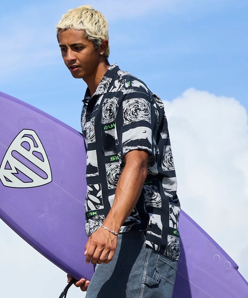 Quiksilver(クイックシルバー)の「QUIKSILVER メンズ MERCURY TUBES 半袖レーヨンシャツ <MERCURY COLLECTION>【2026年春夏モデル】/総柄オープンカラーシャツ(シャツ/ブラウス・メンズ・ブラック系その他・LARGE/MEDIUM/SMALL)」の3枚目の写真