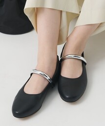 MOHI（モヒ）の「【別注】＜MOHI...＞メタルバーベルト フラットシューズ（パンプス）」