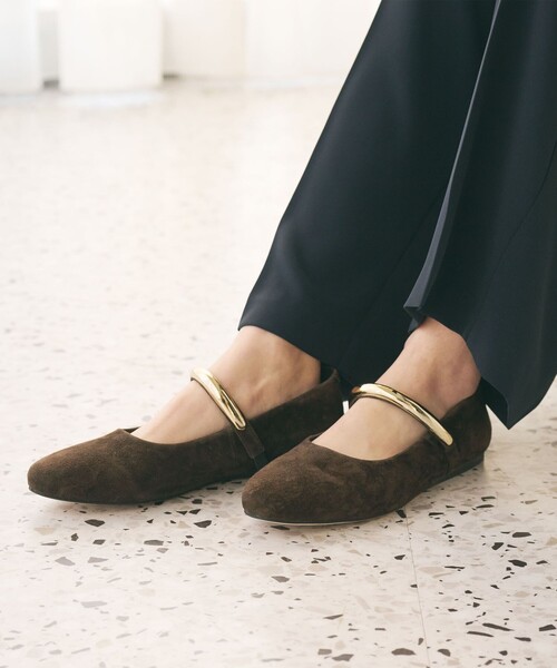 MOHI（モヒ）の「【別注】＜MOHI...＞メタルバーベルト フラットシューズ（パンプス・レディース・ブラック/ダークブラウン・38/37/36/39）」の3枚目の写真