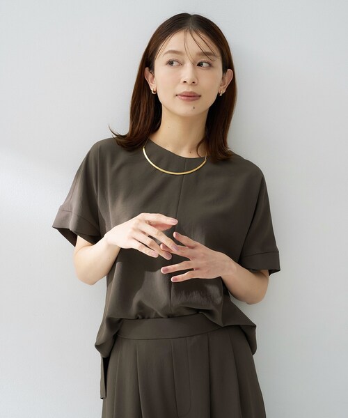 UNTITLED（アンタイトル）の「【セットアップ可/UVカット/前後2WAY】リラクシーフレンチスリーブブラウス（シャツ/ブラウス・レディース・オフホワイト/チャコールグレー/ダークブラウン/ベージュ/ネイビー/ダークブラウン系5・00/02/04/44/48/50）」の10枚目の写真