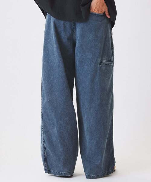 JOURNAL STANDARD relume(ジャーナルスタンダード レリューム)の「ワイドカット フェード チノパンツ(チノパンツ・メンズ・カーキ/ライトグレー/ブラックミックス/コバルトブルー・SMALL/MEDIUM/LARGE)」の16枚目の写真