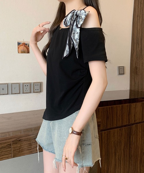 2ly2(トゥーリートゥー)の「ワンショルダー風スカーフリボントップス(Tシャツ/カットソー・レディース・ブラック/ホワイト/イエロー・FREE)」の14枚目の写真