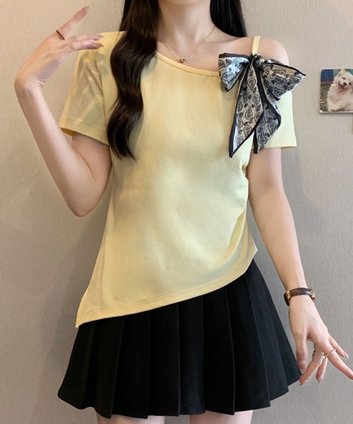 2ly2(トゥーリートゥー)の「ワンショルダー風スカーフリボントップス(Tシャツ/カットソー・レディース・ブラック/ホワイト/イエロー・FREE)」の10枚目の写真