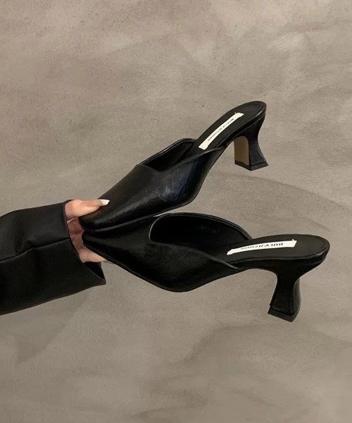 by LEGNA(バイレグナ)の「スクエアトゥミュールパンプス(パンプス・レディース・ブラック/ベージュ/ブラウン・22cm/23cm/25cm/24cm)」の4枚目の写真