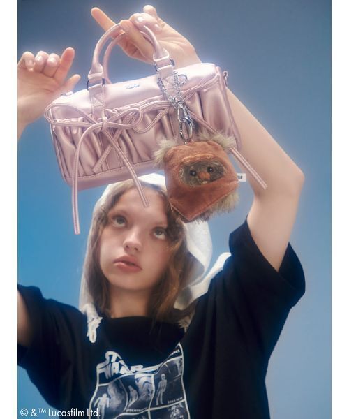 FURFUR（ファーファー）の「ミニリボンドラムバッグ（ショルダーバッグ・レディース・ブラウン/ピンク/アイボリー/ブラック/イエロー・F）」の11枚目の写真