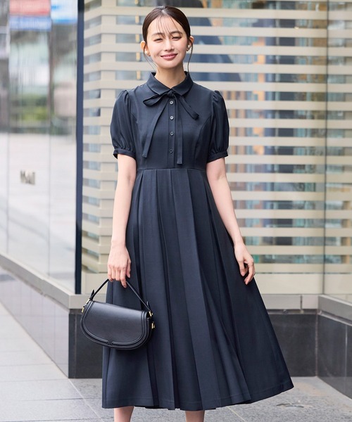 RUIRUE BOUTIQUE（ルイルエブティック）の「洗える ｜ プリーツスカート ワンピース ｜ 襟付きワンピース・夏ワンピース・ロングワンピース・リゾートワンピース・デザインワンピース（ワンピース・レディース・ピンクベージュ/グレイッシュベージュ/ネイビー・S/M/L）」の3枚目の写真