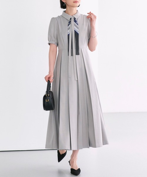 RUIRUE BOUTIQUE（ルイルエブティック）の「洗える ｜ プリーツスカート ワンピース ｜ 襟付きワンピース・夏ワンピース・ロングワンピース・リゾートワンピース・デザインワンピース（ワンピース・レディース・ピンクベージュ/グレイッシュベージュ/ネイビー・S/M/L）」の2枚目の写真