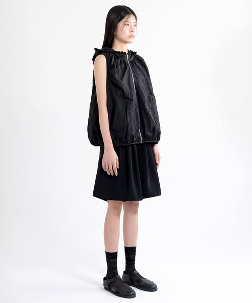 Bshop(ビショップ)の「eunoia | ナイロンシアー フードベスト WOMEN(ベスト・レディース・ブラック/グレー・ONE)」の19枚目の写真