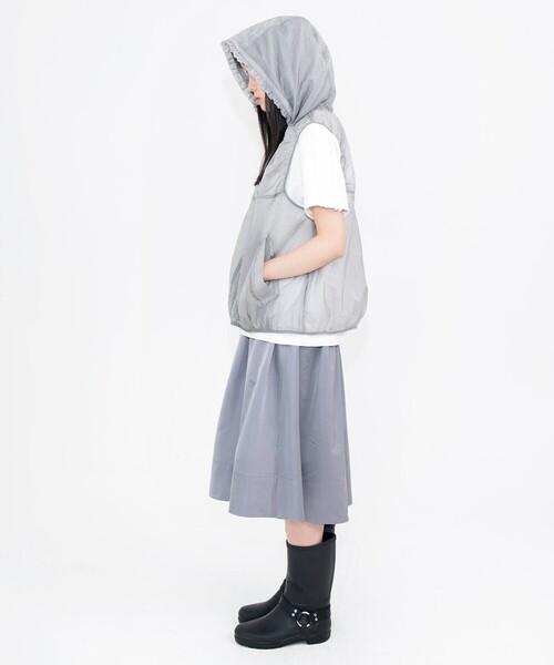 Bshop(ビショップ)の「eunoia | ナイロンシアー フードベスト WOMEN(ベスト・レディース・ブラック/グレー・ONE)」の16枚目の写真
