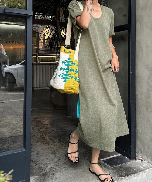 meJane(ミージェーン)の「ムラ染め Uネック半そでTシャツワンピース(ワンピース・レディース・カーキオリーブ/ヘザーチャコール・FREE)」の1枚目の写真