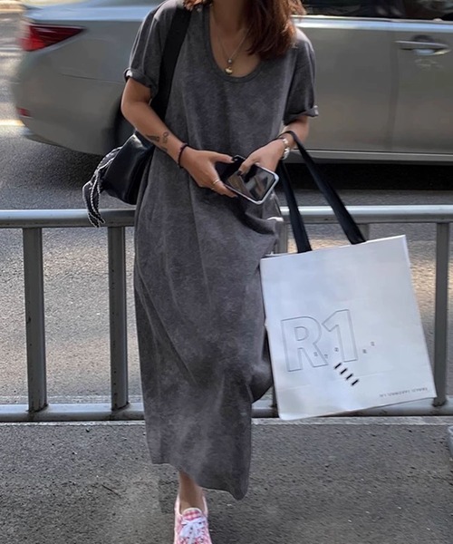 meJane(ミージェーン)の「ムラ染め Uネック半そでTシャツワンピース(ワンピース・レディース・カーキオリーブ/ヘザーチャコール・FREE)」の2枚目の写真