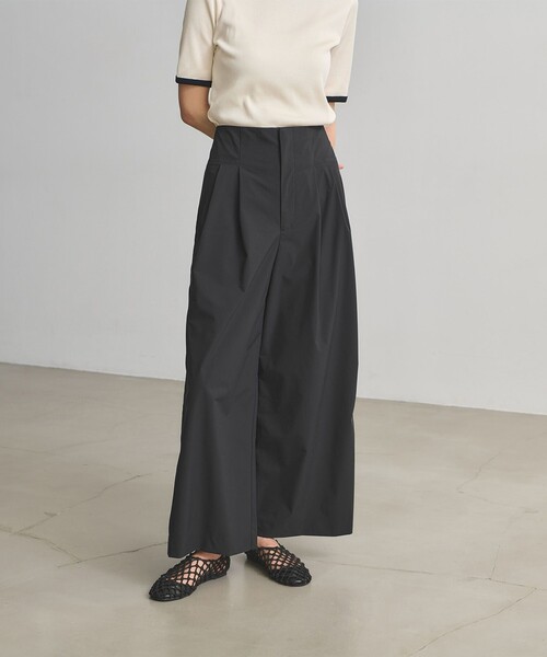 UNITED ARROWS(ユナイテッドアローズ)の「イージー ワイドパンツ ‐はっ水 UVカット 防シワ ウォッシャブル‐(スラックス・レディース・ブラック/ネイビー・36/38)」の2枚目の写真
