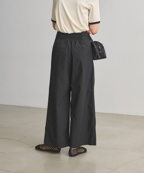 UNITED ARROWS(ユナイテッドアローズ)の「イージー ワイドパンツ ‐はっ水 UVカット 防シワ ウォッシャブル‐(スラックス・レディース・ブラック/ネイビー・36/38)」の18枚目の写真