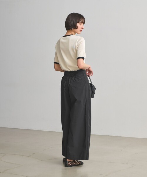 UNITED ARROWS(ユナイテッドアローズ)の「イージー ワイドパンツ ‐はっ水 UVカット 防シワ ウォッシャブル‐(スラックス・レディース・ブラック/ネイビー・36/38)」の16枚目の写真
