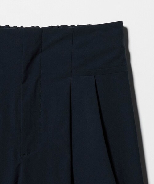 UNITED ARROWS(ユナイテッドアローズ)の「イージー ワイドパンツ ‐はっ水 UVカット 防シワ ウォッシャブル‐(スラックス・レディース・ブラック/ネイビー・36/38)」の13枚目の写真