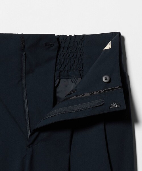 UNITED ARROWS(ユナイテッドアローズ)の「イージー ワイドパンツ ‐はっ水 UVカット 防シワ ウォッシャブル‐(スラックス・レディース・ブラック/ネイビー・36/38)」の10枚目の写真