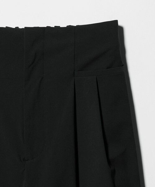 UNITED ARROWS(ユナイテッドアローズ)の「イージー ワイドパンツ ‐はっ水 UVカット 防シワ ウォッシャブル‐(スラックス・レディース・ブラック/ネイビー・36/38)」の6枚目の写真