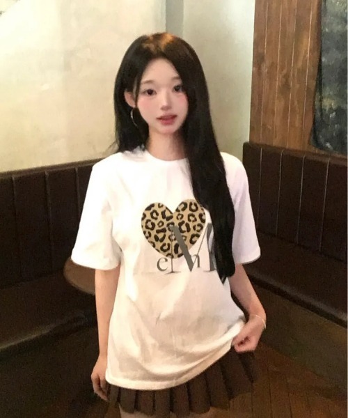 MUCENT（ムセント）の「◇MUCENT◇ブランド直輸入正規品/サイズが選べる/シエラ レオパード ハート ハーフ T ユニセックス SIERRA LEOPARD HEART HALF T UNISEX（Tシャツ/カットソー・レディース・ホワイト/ブラック/ホワイト系その他/チャコール・L/M/XS）」の7枚目の写真