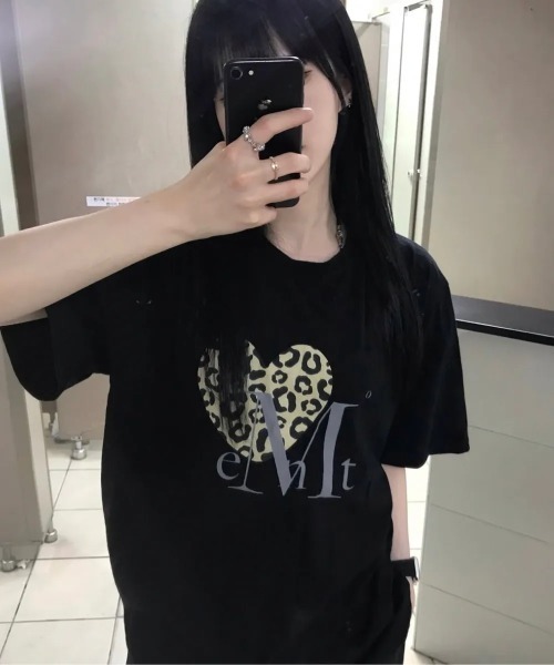 MUCENT（ムセント）の「◇MUCENT◇ブランド直輸入正規品/サイズが選べる/シエラ レオパード ハート ハーフ T ユニセックス SIERRA LEOPARD HEART HALF T UNISEX（Tシャツ/カットソー・レディース・ホワイト/ブラック/ホワイト系その他/チャコール・L/M/XS）」の6枚目の写真