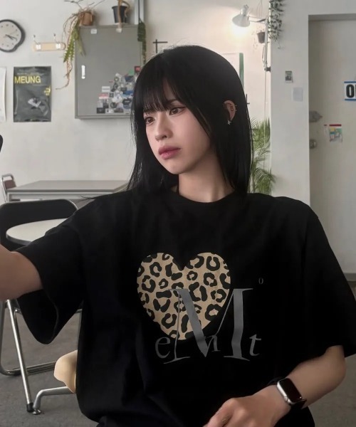 MUCENT（ムセント）の「◇MUCENT◇ブランド直輸入正規品/サイズが選べる/シエラ レオパード ハート ハーフ T ユニセックス SIERRA LEOPARD HEART HALF T UNISEX（Tシャツ/カットソー・レディース・ホワイト/ブラック/ホワイト系その他/チャコール・L/M/XS）」の16枚目の写真