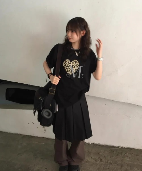 MUCENT（ムセント）の「◇MUCENT◇ブランド直輸入正規品/サイズが選べる/シエラ レオパード ハート ハーフ T ユニセックス SIERRA LEOPARD HEART HALF T UNISEX（Tシャツ/カットソー・レディース・ホワイト/ブラック/ホワイト系その他/チャコール・L/M/XS）」の9枚目の写真