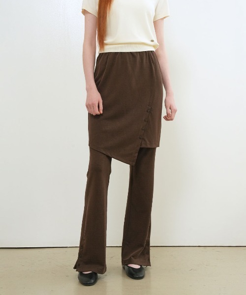 GENERAL IDEA(ジェネラルアイデア)の「【GENERAL IDEA】ボタンスリット スカートセットパンツ / BUTTON SLIT SKIRT-LAYERED PANTS SET(スラックス・レディース・ブラック/ブラウン・L/M/S)」の1枚目の写真