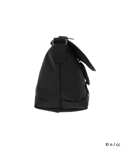 Manhattan Portage(マンハッタンポーテージ)の「NYLON MESSENGER BAG (XXS) FZP 500D CORDURA CKW26(メッセンジャーバッグ・レディース・ブラック・X-SMALL)」の3枚目の写真