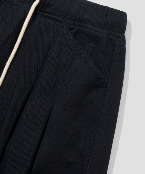 AGOD（エージーオーディー）の「ツーピンタックバンディングストリングバミューダパンツ[ブラック]（その他パンツ・レディース・その他・SMALL/MEDIUM/LARGE/X-LARGE）」の7枚目の写真