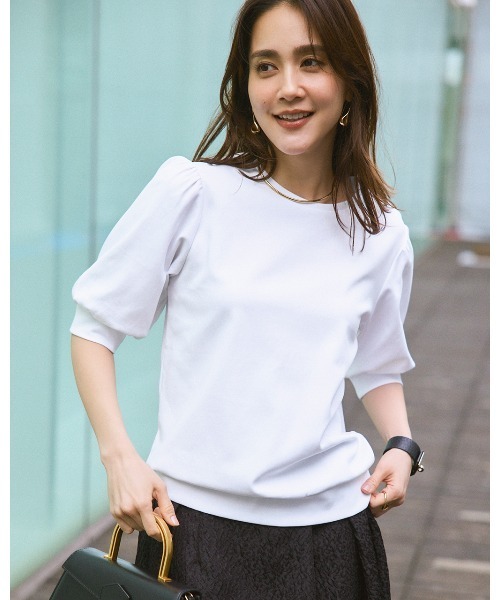 DoCLASSE( ドゥクラッセ)の「コットンポンチ・パフ袖プルオーバー(Tシャツ/カットソー・レディース・ホワイト/ブルー/ネイビー/ブラック・3L/S/LL/M/L)」の1枚目の写真
