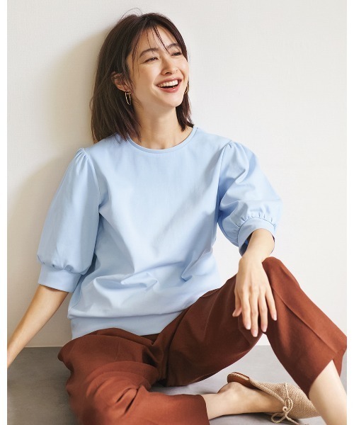 DoCLASSE( ドゥクラッセ)の「コットンポンチ・パフ袖プルオーバー(Tシャツ/カットソー・レディース・ホワイト/ブルー/ネイビー/ブラック・3L/S/LL/M/L)」の4枚目の写真