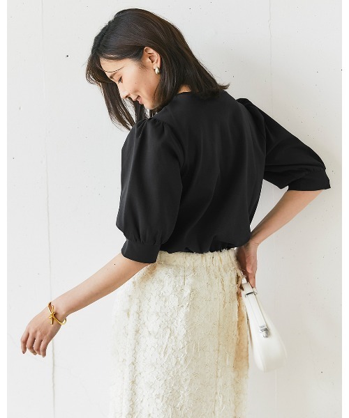 DoCLASSE( ドゥクラッセ)の「コットンポンチ・パフ袖プルオーバー(Tシャツ/カットソー・レディース・ホワイト/ブルー/ネイビー/ブラック・3L/S/LL/M/L)」の8枚目の写真