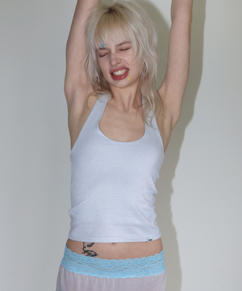 CRANK(クランク)の「グリッターホルターネックトップ_シルバー(Tシャツ/カットソー・レディース・その他・FREE)」の4枚目の写真