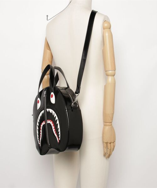 A BATHING APE(アベイシングエイプ)の「SHARK LEATHER SHOULDER BAG(ショルダーバッグ・メンズ・ブラック・FREE)」の7枚目の写真
