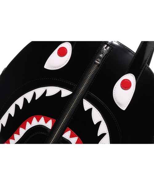 A BATHING APE(アベイシングエイプ)の「SHARK LEATHER SHOULDER BAG(ショルダーバッグ・メンズ・ブラック・FREE)」の5枚目の写真