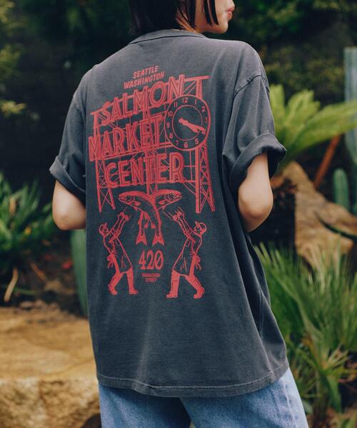 MANASTASH(マナスタッシュ)の「MANASTASH/マナスタッシュ/SALMON MARKET CENTER TEE(Tシャツ/カットソー・メンズ・ブラック/ホワイト・X-LARGE/LARGE/MEDIUM/XX-LARGE)」の4枚目の写真