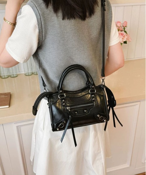 LA VORAGINE(ラ ヴォラジネ)の「レトロバイカーハンドバッグ 2 カラー 2WAY スタッズ(ハンドバッグ・レディース・Black/C・FREE)」の4枚目の写真
