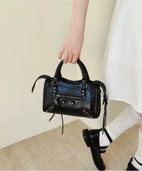 LA VORAGINE(ラ ヴォラジネ)の「レトロバイカーハンドバッグ 2 カラー 2WAY スタッズ(ハンドバッグ・レディース・Black/C・FREE)」の6枚目の写真