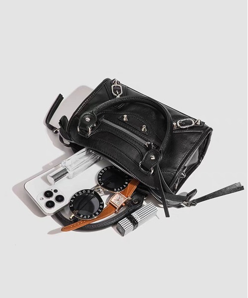LA VORAGINE(ラ ヴォラジネ)の「レトロバイカーハンドバッグ 2 カラー 2WAY スタッズ(ハンドバッグ・レディース・Black/C・FREE)」の20枚目の写真