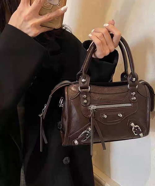 LA VORAGINE(ラ ヴォラジネ)の「レトロバイカーハンドバッグ 2 カラー 2WAY スタッズ(ハンドバッグ・レディース・Black/C・FREE)」の12枚目の写真