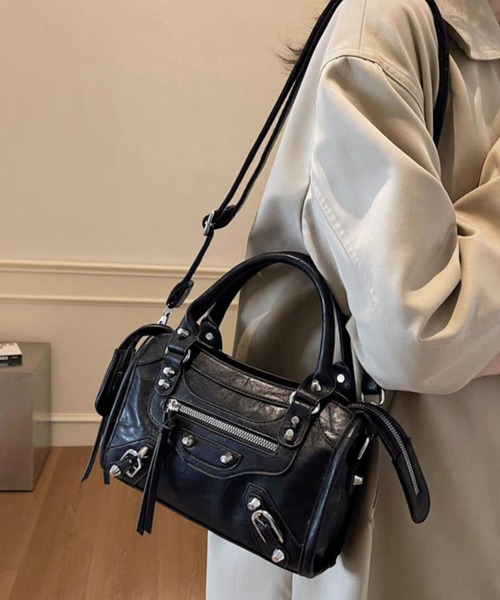 LA VORAGINE(ラ ヴォラジネ)の「レトロバイカーハンドバッグ 2 カラー 2WAY スタッズ(ハンドバッグ・レディース・Black/C・FREE)」の21枚目の写真