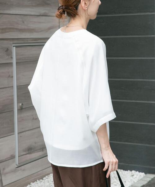 ITEMS URBANRESEARCH(アイテムズ アーバンリサーチ)の「オーガンジーレイヤードTシャツ(Tシャツ/カットソー・レディース・ベージュ/グレー/ホワイト・FREE)」の5枚目の写真