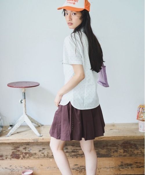 common gull products.（コモンガルプロダクツ）の「白昼の眠気にドットタイトシャツ（シャツ/ブラウス・レディース・アイボリー/ホワイト系/レッド系・SMALL/MEDIUM/LARGE）」の4枚目の写真