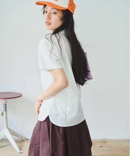 common gull products.（コモンガルプロダクツ）の「白昼の眠気にドットタイトシャツ（シャツ/ブラウス・レディース・アイボリー/ホワイト系/レッド系・SMALL/MEDIUM/LARGE）」の11枚目の写真