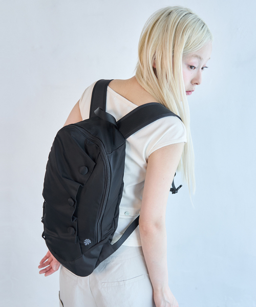 OAFISH(オアフィッシュ)の「Drape Backpack, Black(バックパック/リュック・レディース・その他・FREE)」の1枚目の写真