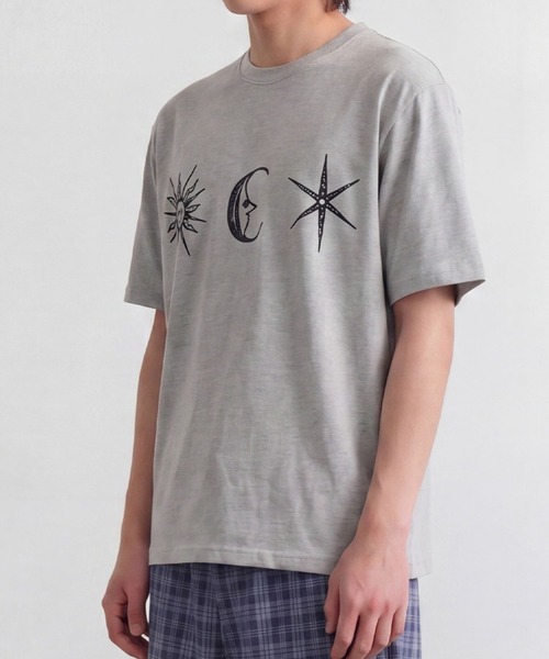 SAINTPAIN(セイントペイン)の「【UNISEX】SAINTPAIN/FORTUNE TEE(Tシャツ/カットソー・レディース・ブラック/グレー・MEDIUM/LARGE)」の4枚目の写真
