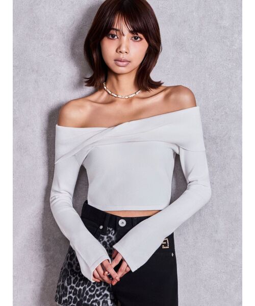 GYDA(ジェイダ)の「TWISTオフショルタイトニットトップス(ニット/セーター・レディース・ブラック/オフホワイト/イエロー・FREE)」の4枚目の写真