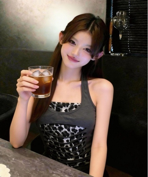 ViViDAY（ビビデー）の「レオパート柄inレイヤード風キャミソール（キャミソール・レディース・チャコールグレー・M）」の4枚目の写真