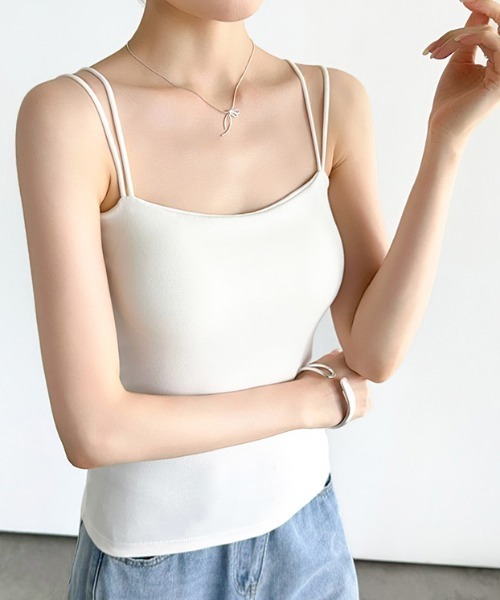 COCOMOMO(ココモモ)の「チラ見えも可愛いダブルストラップ カップ付きダブルストラップキャミソール カップ付きキャミソール ダブルストラップ キャミソール ブラトップ カップ付き インナー ブラキャミ(キャミソール・レディース・ホワイト/ブラック・FREE)」の3枚目の写真